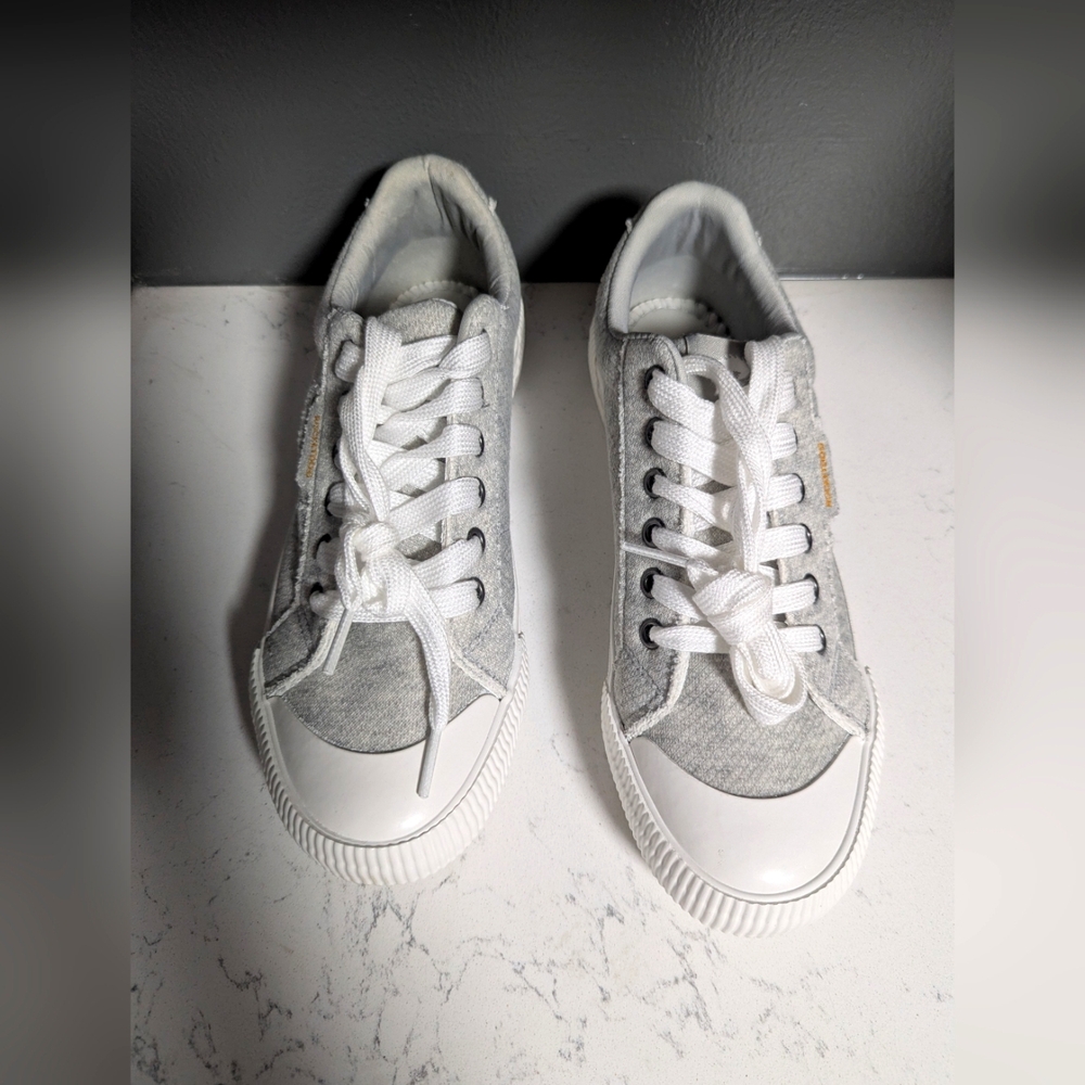 Rocket Dog Gray and White Plush Foam Sneakers Sz 8